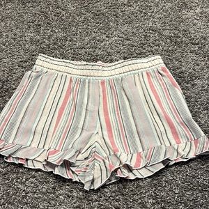 Drew ruffle bottom short